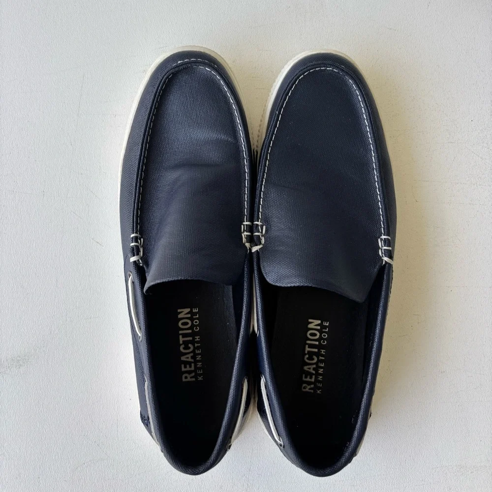 Kenneth Cole reaction Ankir navy blue slip on boat shoes size 9 white trim 90s